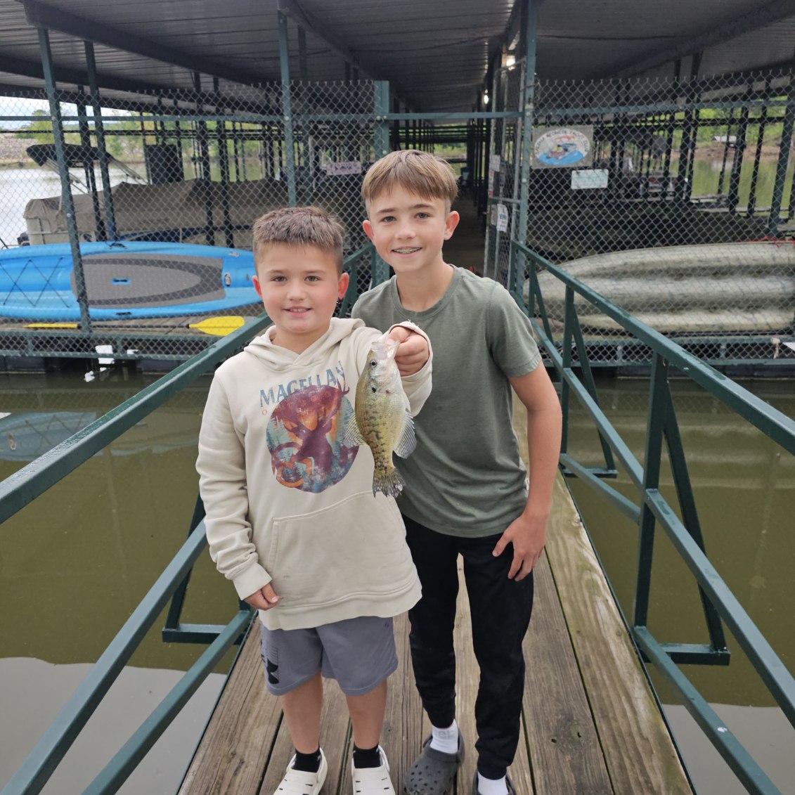 Family fishing on Lake Hudson